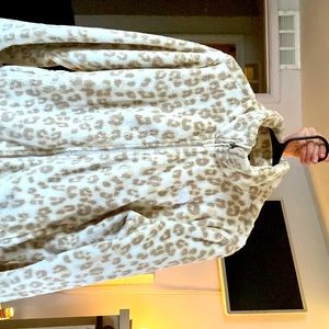 The North Face fleece Snow Leopard print Osito Jacket. size large